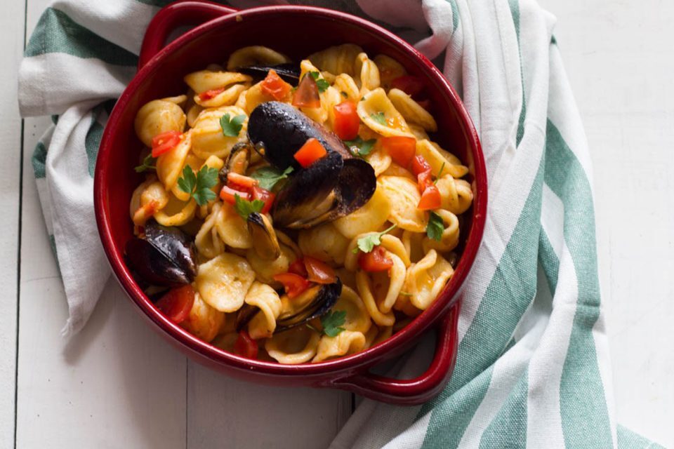 orecchiette con datterini e olio al peperoncino